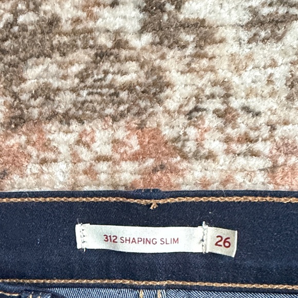 Levi's 312 Shaping Slim 26 NWOT - Picture 2 of 5
